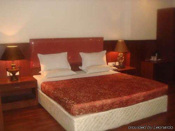 Hotel Noor Empire International Kormangala Bangalore Room photo